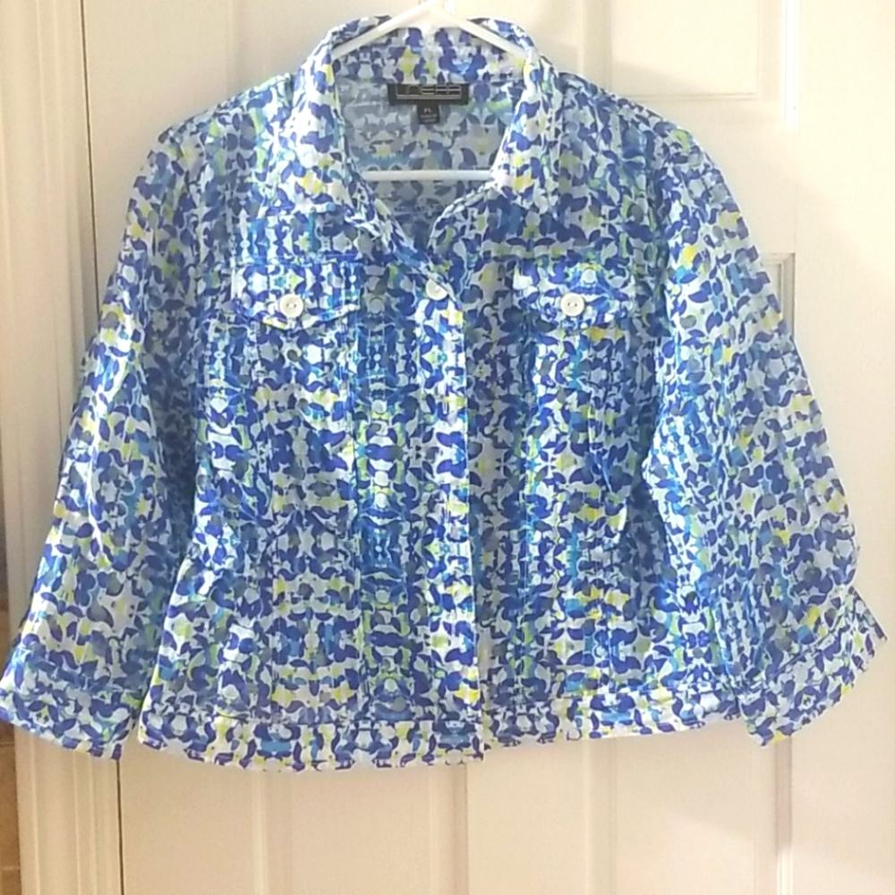 Linear 3/4 length sleeve jacket
